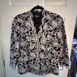 Alex Evenings' elegant 3/4-sleeve blouse